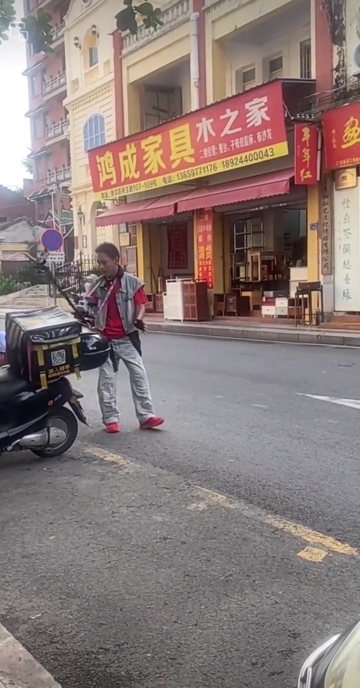 只要自己不尴尬，尴尬的就是别人！