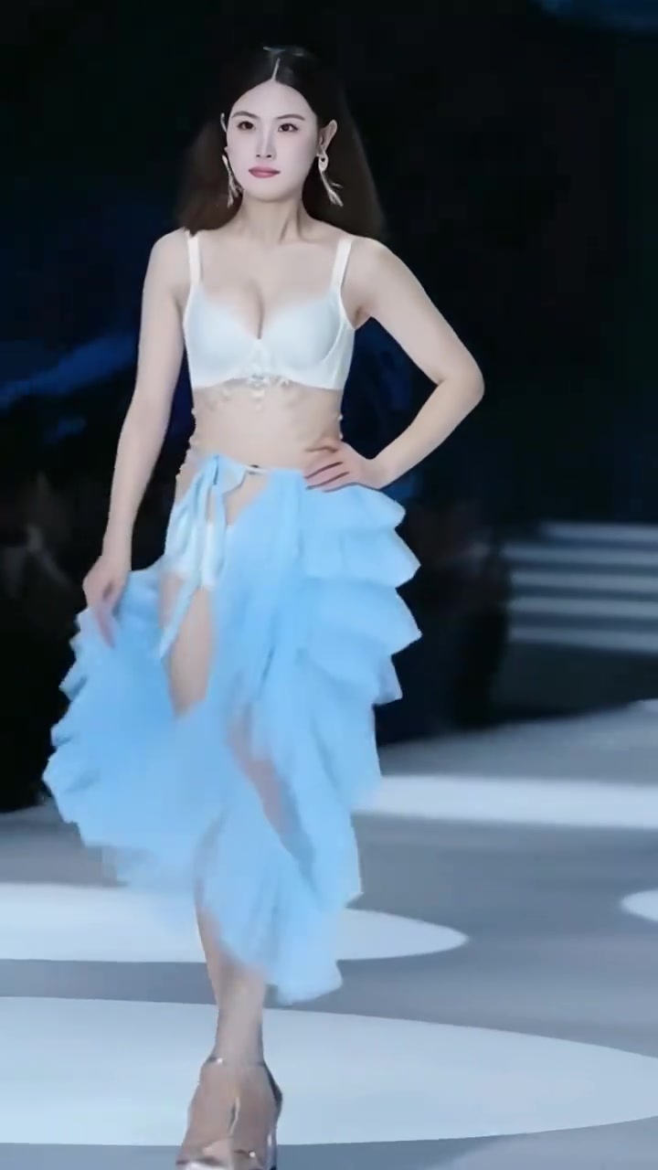 这是我见过最吸睛的女模特了