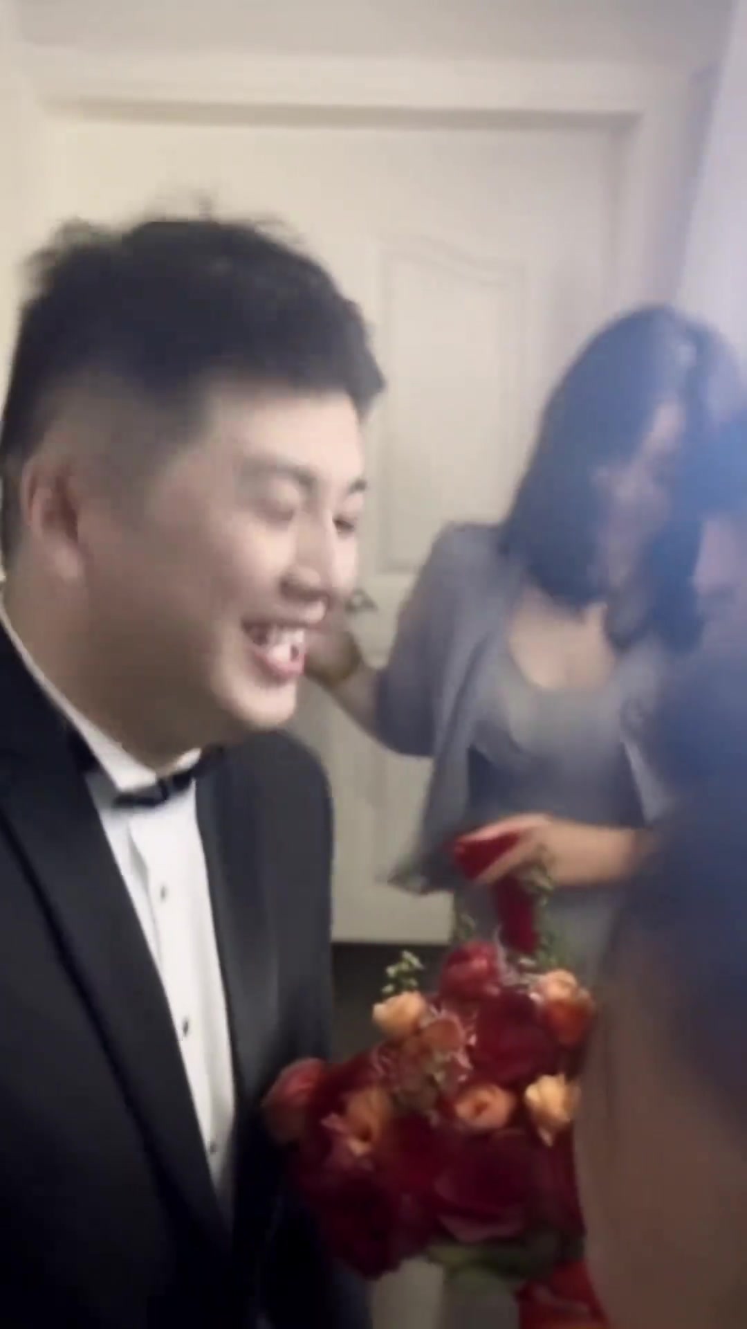 撩头发，咬嘴唇，七步之内必有解药