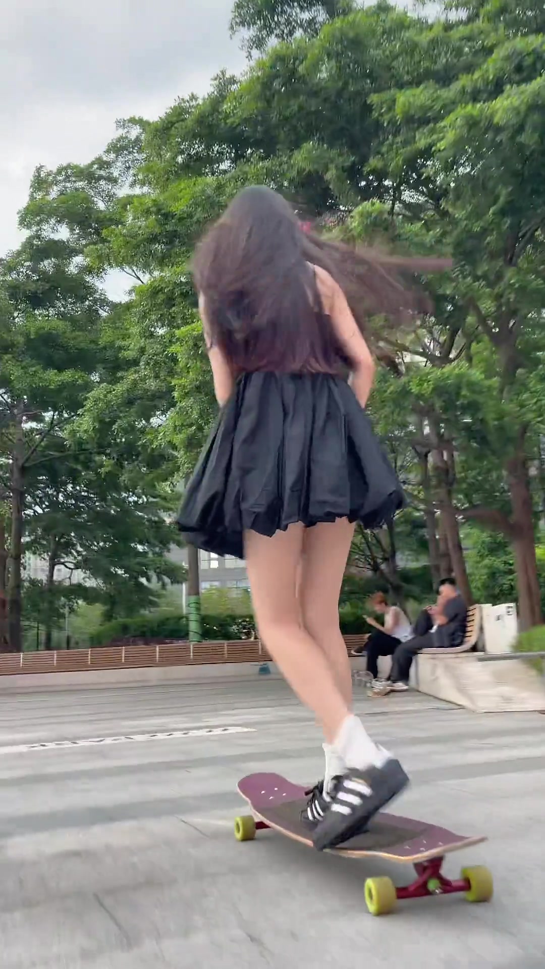 不懂就问，穿裙子玩滑板是有什么能力加成吗