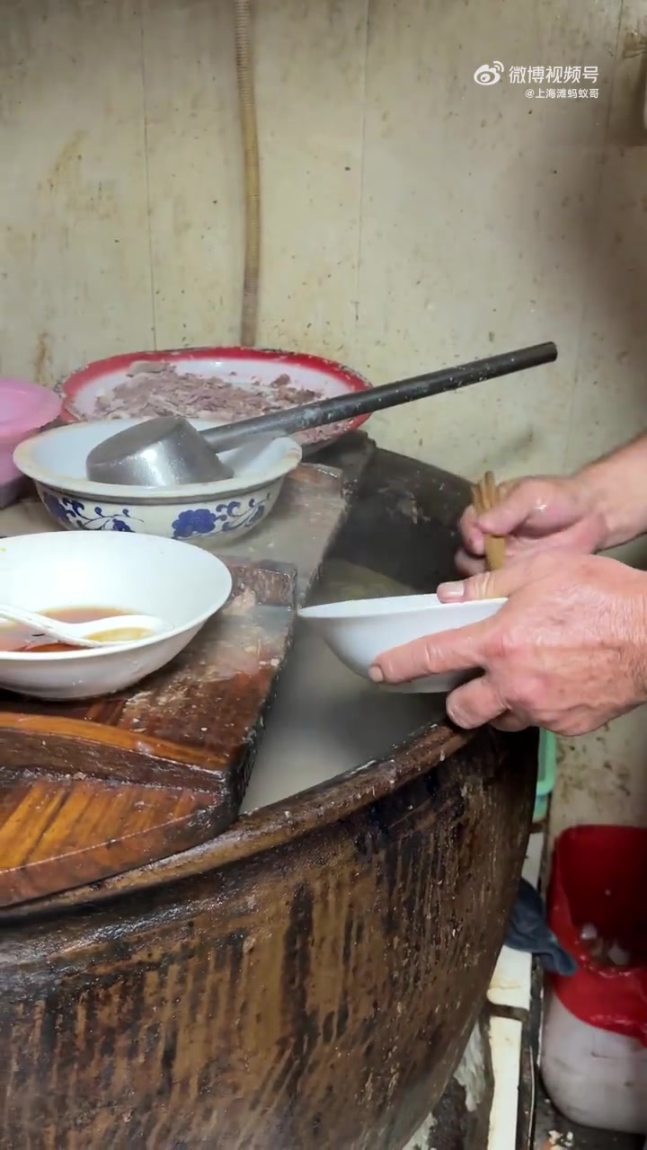 山东临沂特色早餐糁汤，8元一碗，有鸡蛋牛肉，口感像胡辣汤