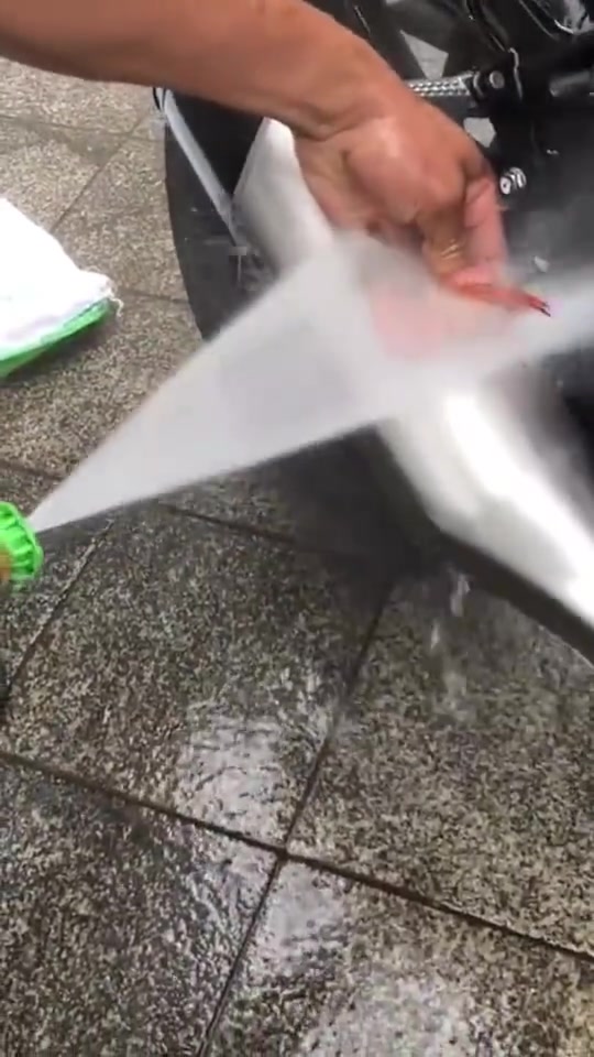 这样清洗小龙虾干净是干净了，但是比较费水啊！