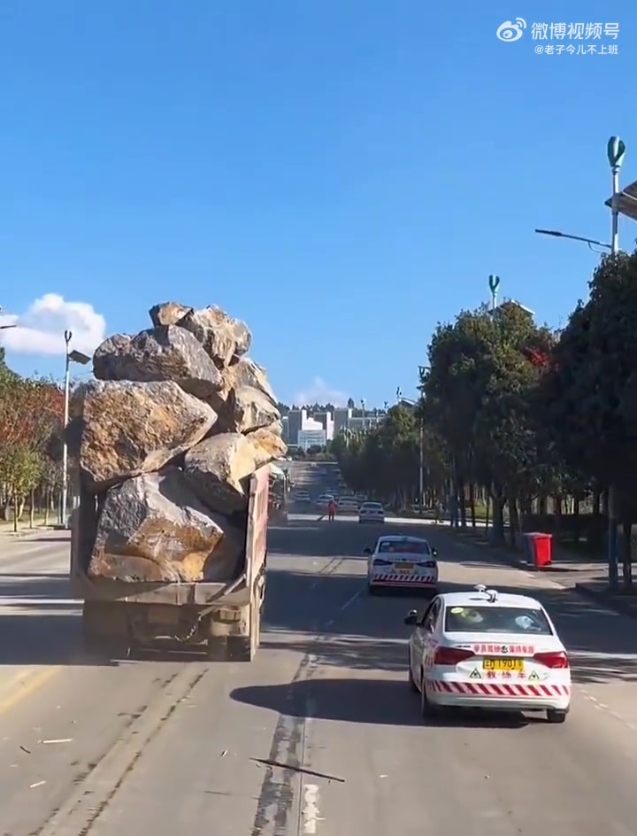 这种应该吊销驾照，为了赚钱不顾他人死活！