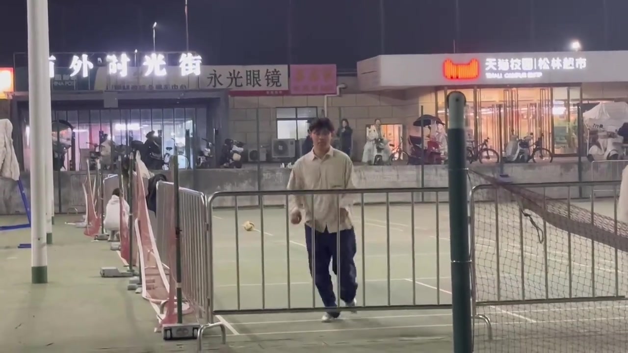 明明有那么多帅气的出场方式，你偏偏选择了最搞笑的