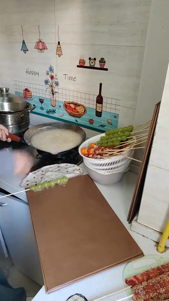 糖葫芦就这样水灵灵地做好了