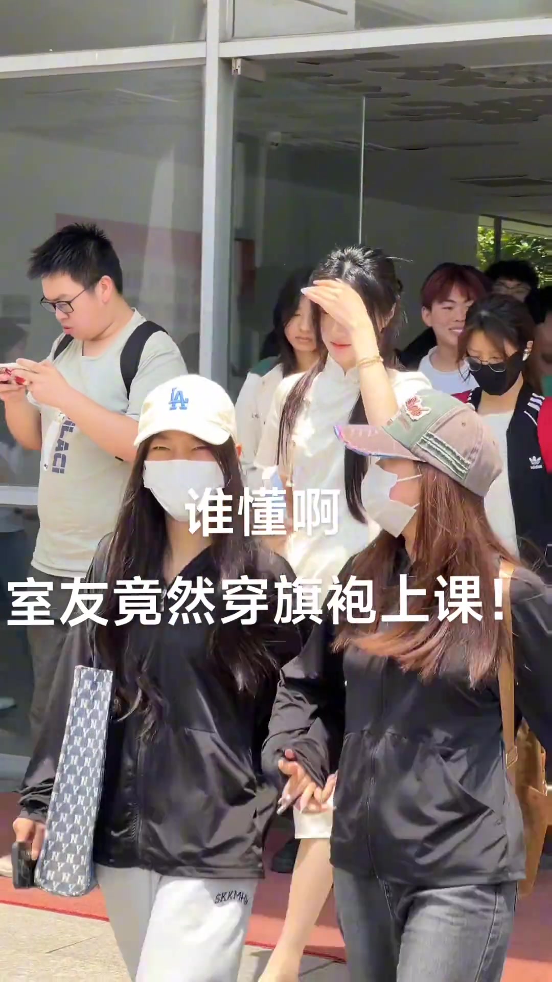 回头率有点小高！在学校穿旗袍上课会很奇怪吗