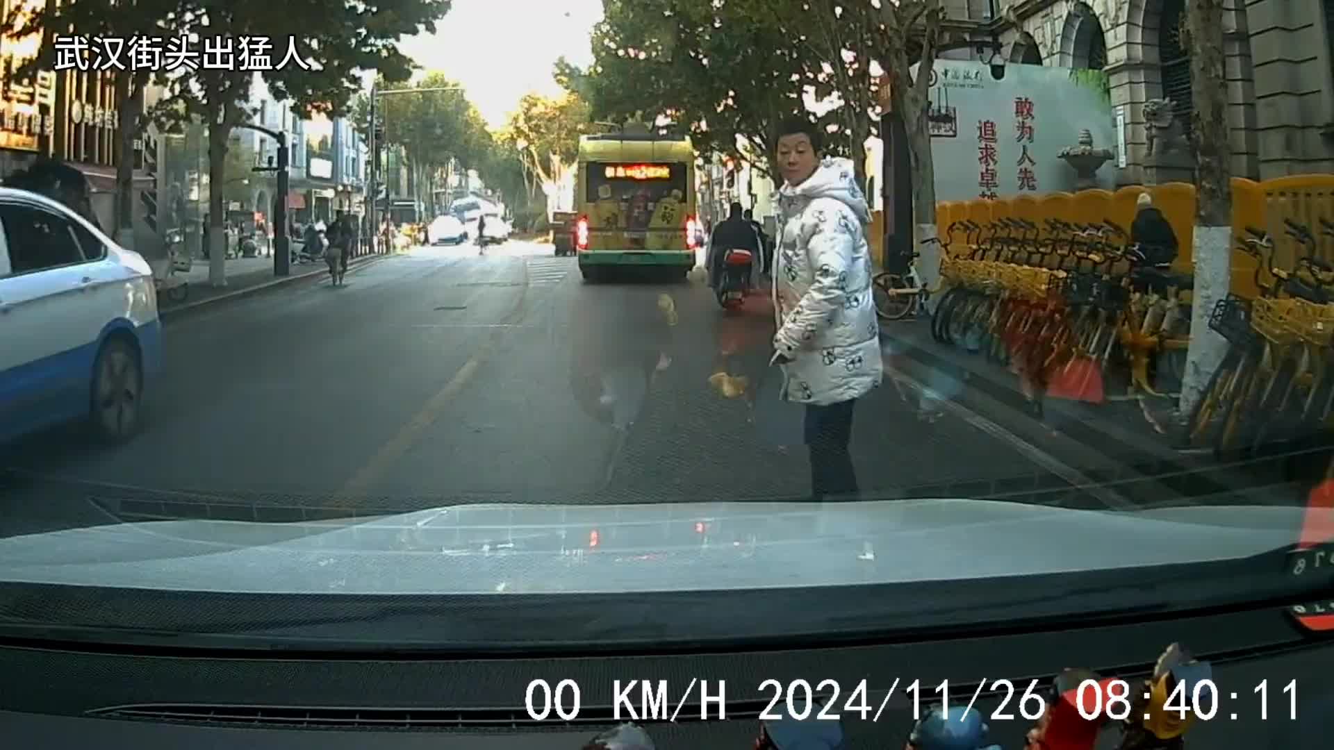 走出了马路是她家的感觉