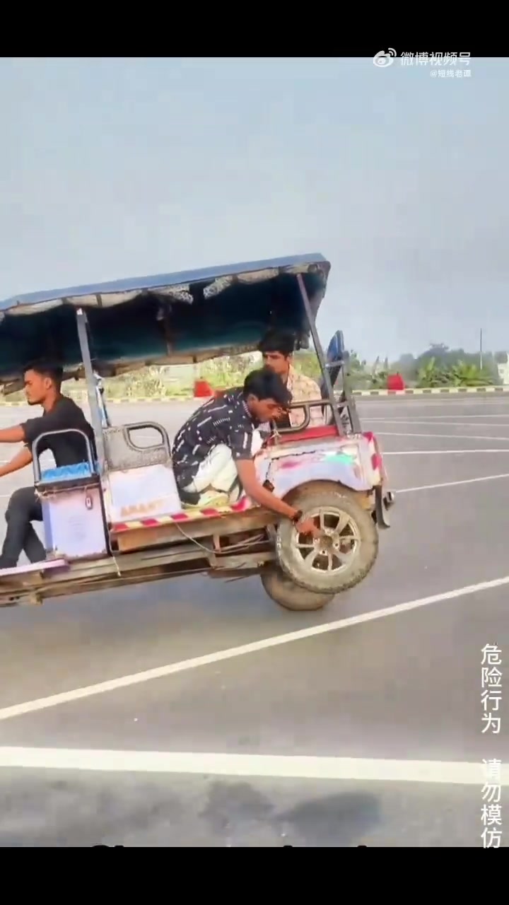 玩摩托车还得看三哥