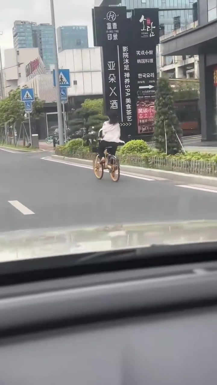 网友：她看上去真的好开心呀