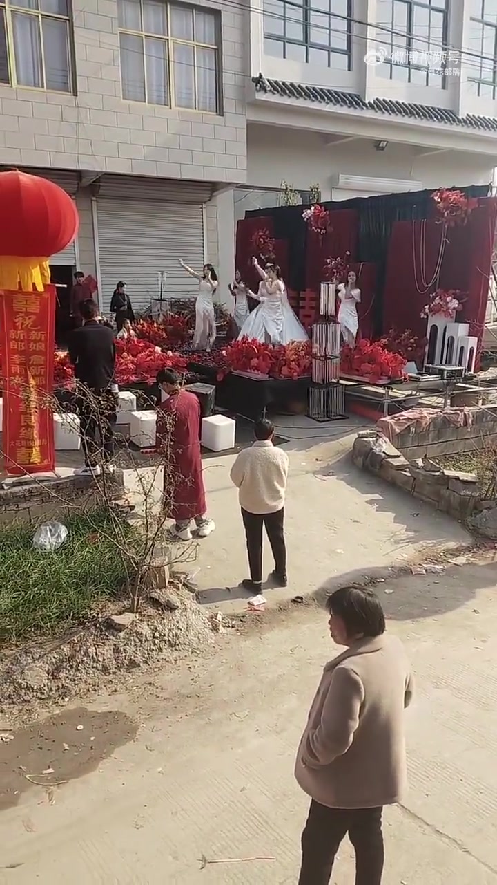 有种在鱼塘里游泳的感觉