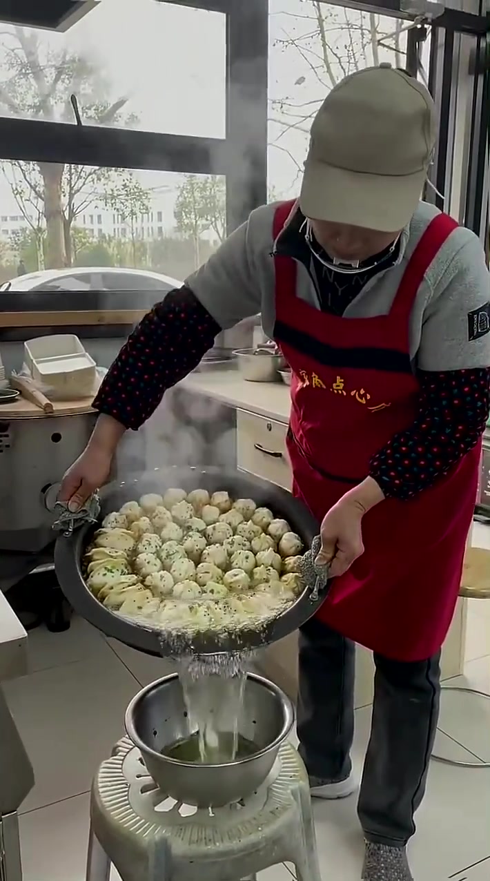 这那是水煎包这是油炸包