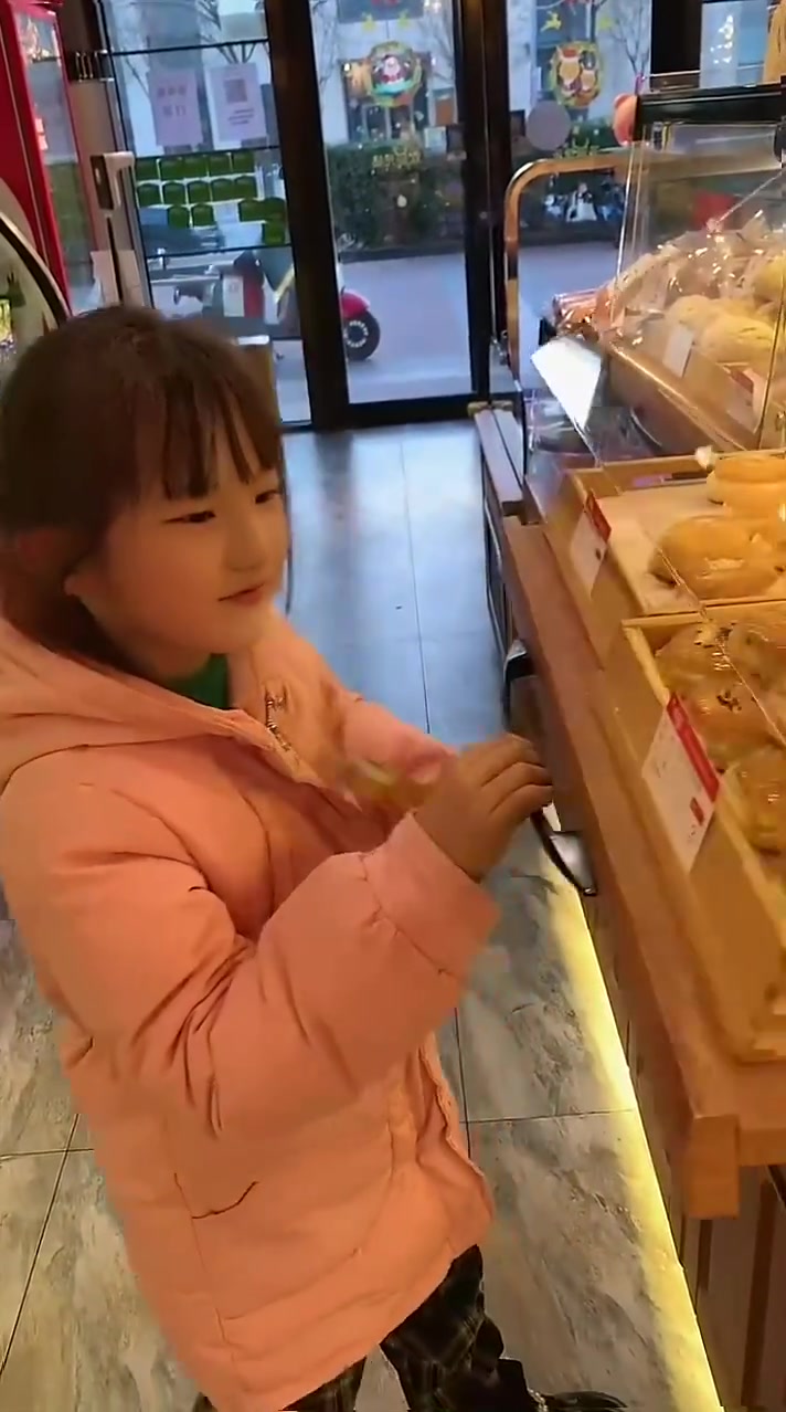 孩子微笑挑衅你的拒绝，这是自己教育问题，别人管不了