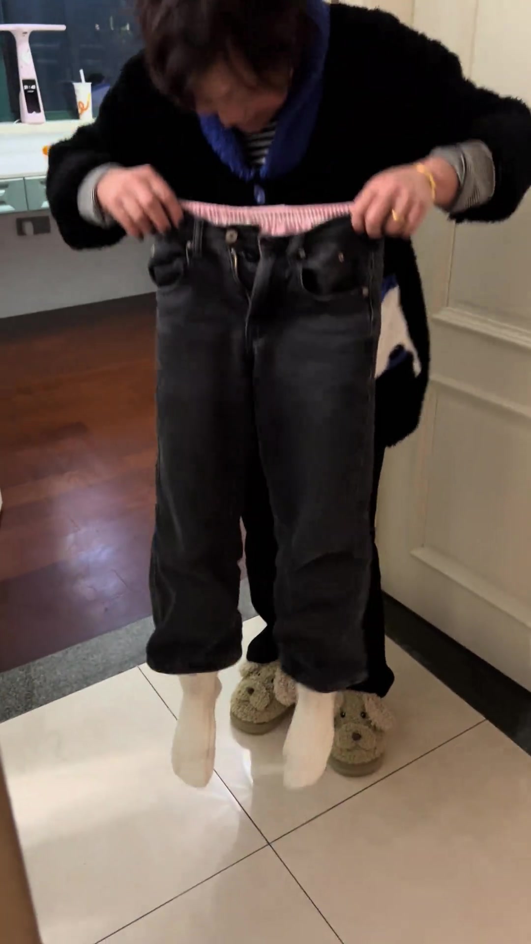 小脑萎缩了！衣服怎么能脱的这么完整啊