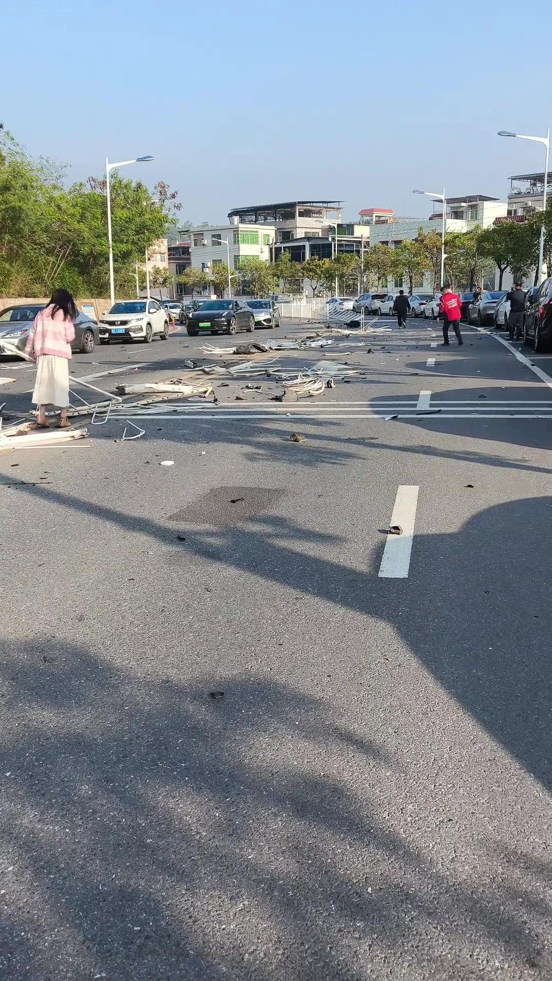女司机这也是要把马路拆了啊