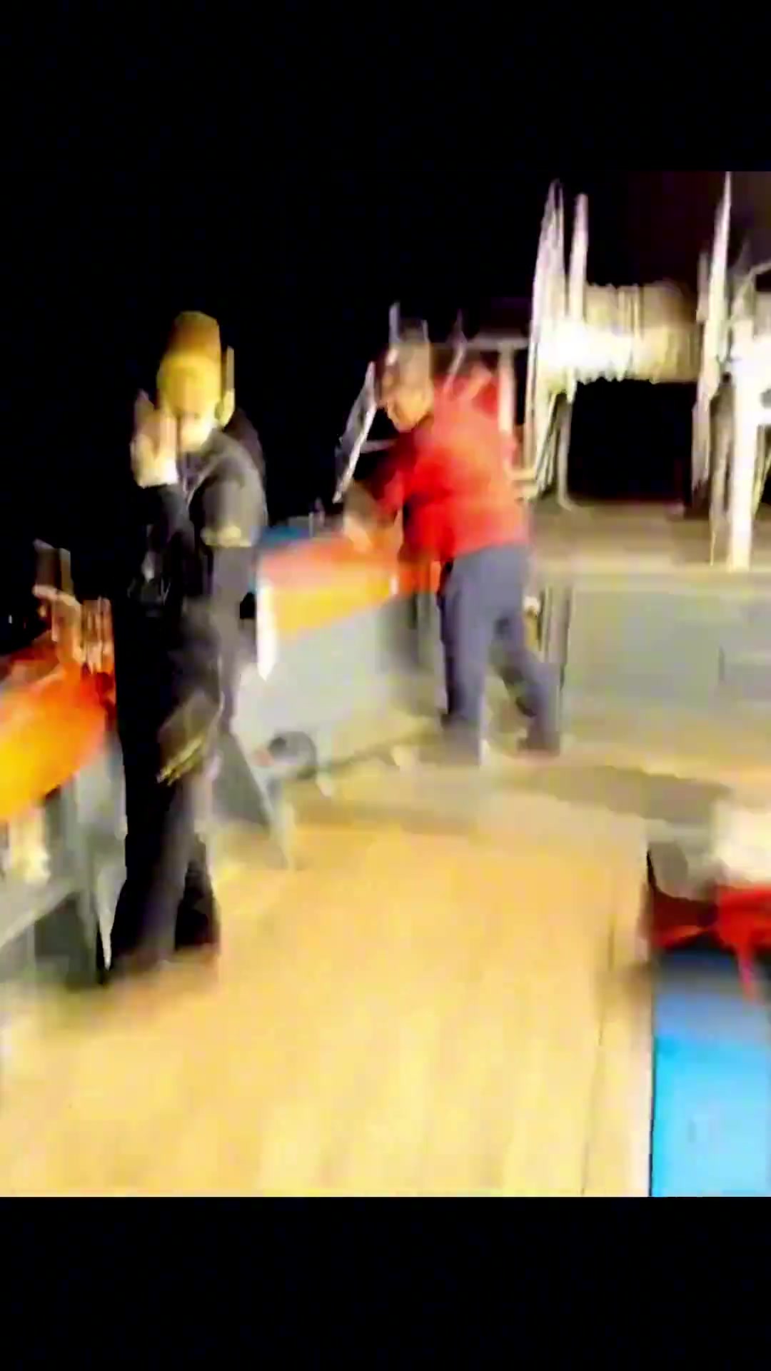 等不及咬钩，自己主动上船得了