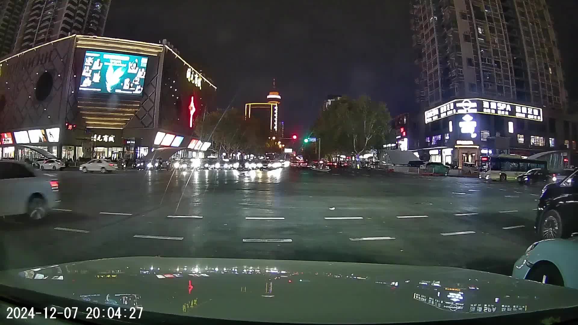 可怜的保时捷车主生活中处处是观众
