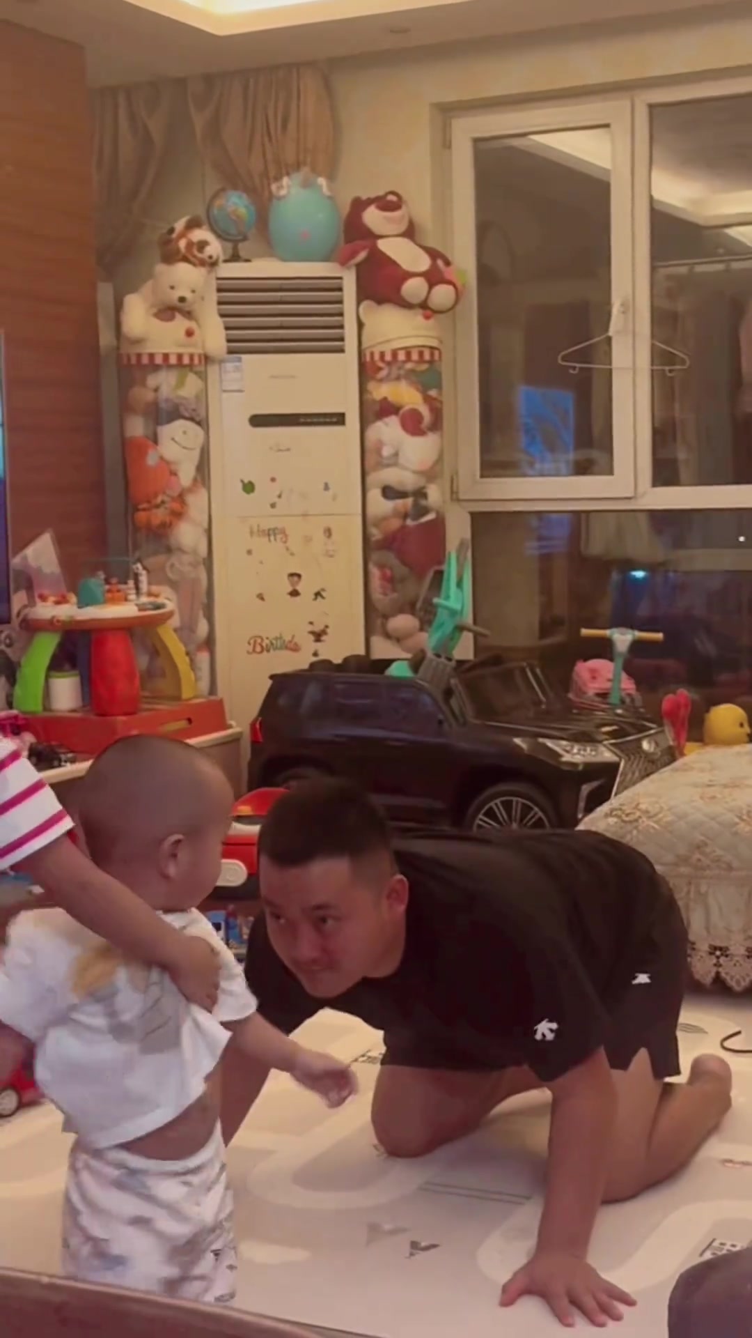 头回见爸爸给儿子磕头的