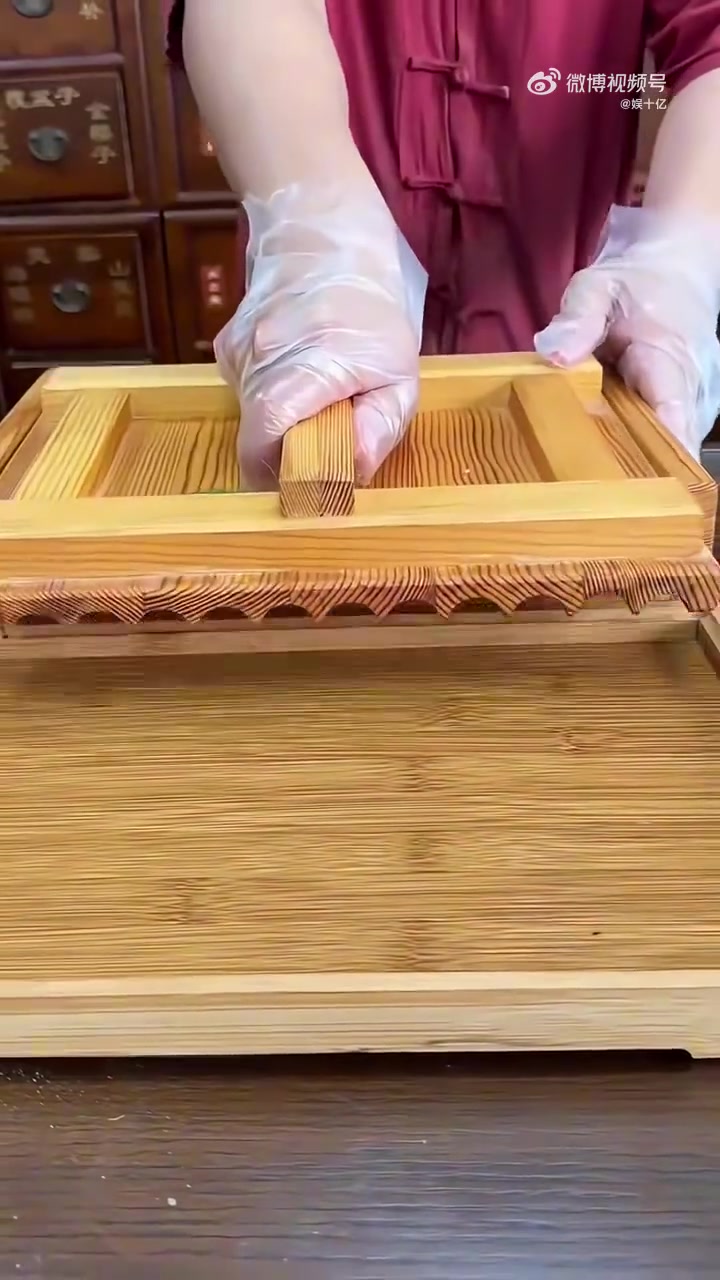 伸腿瞪眼丸手工制作大补“大蜜丸”！