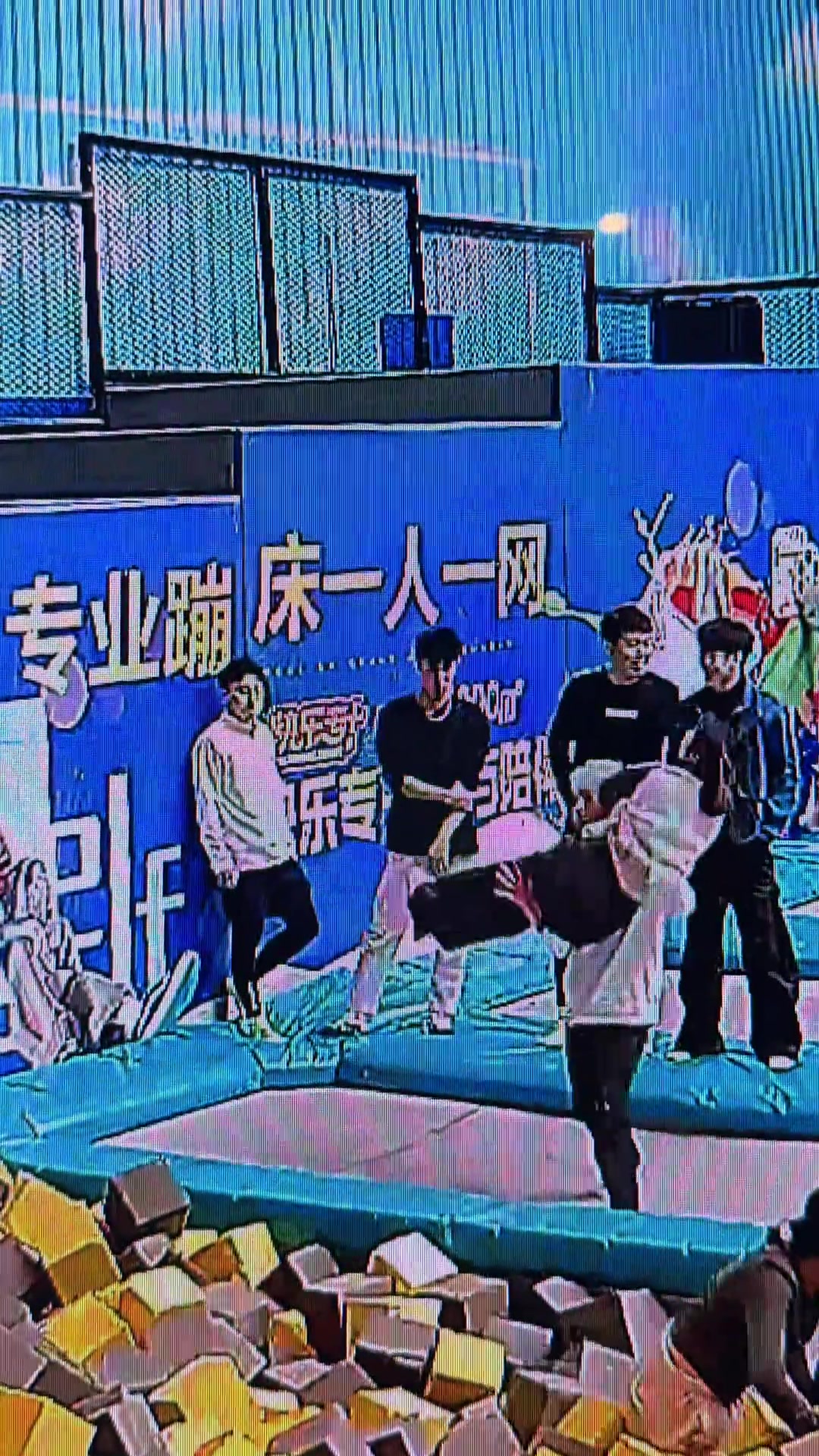 这姐挺狠啊！要没有监控，你这回家怎么和媳妇交代啊