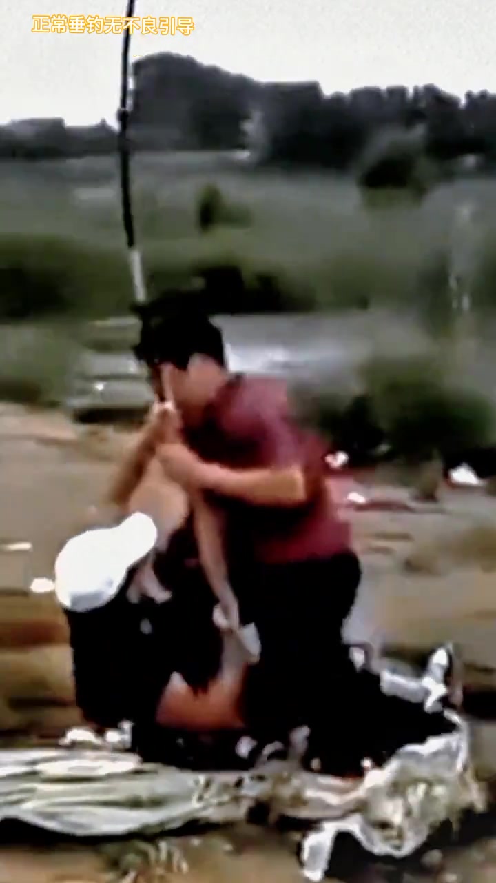 你们这是借着钓鱼，然后各种姿势的腻歪啊