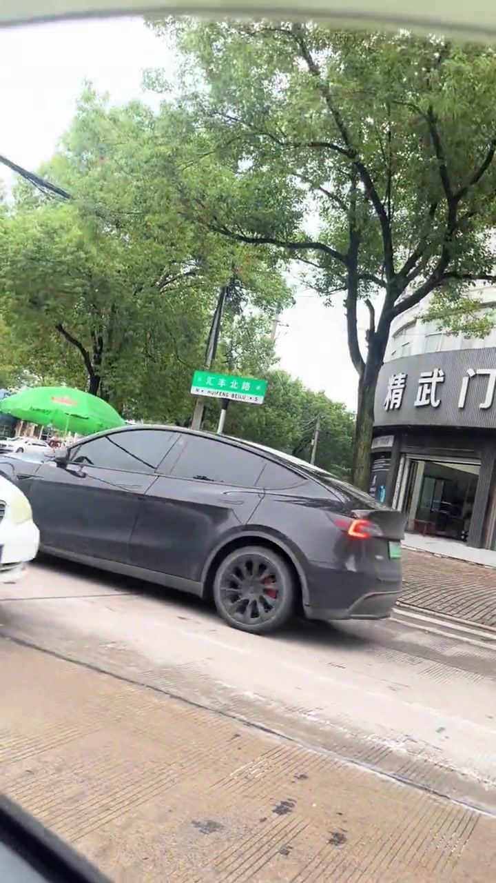 这不去追啊，免费的山猪肉！