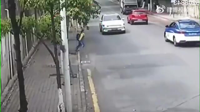 老司机反应就是快，吧友们觉得这种情况司机有责任吗