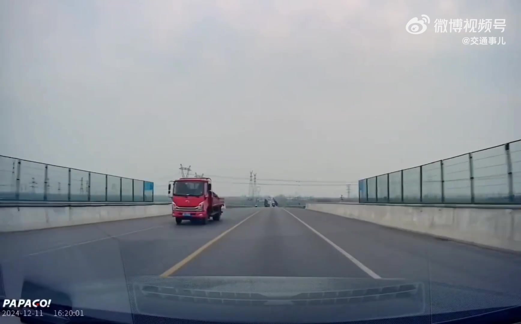 大车司机贼霸道，走别人的路让别人无路可走！