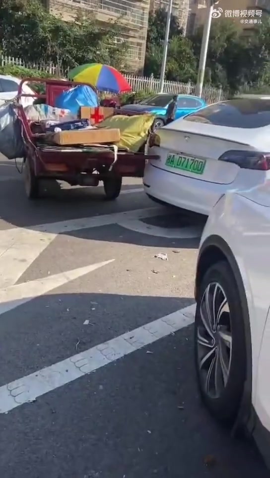 倒霉的特斯拉车主，大爷恐怕是找不到了