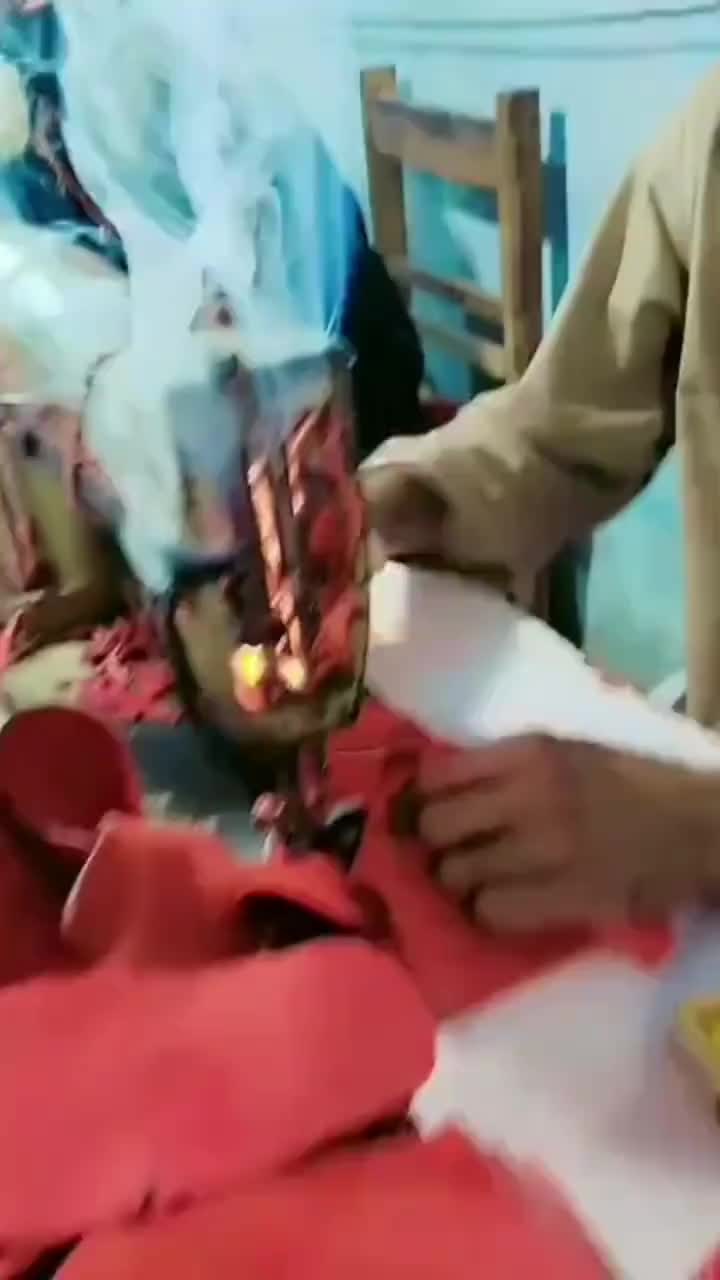 缝纫机踩到冒烟说得就是这个场景吧！