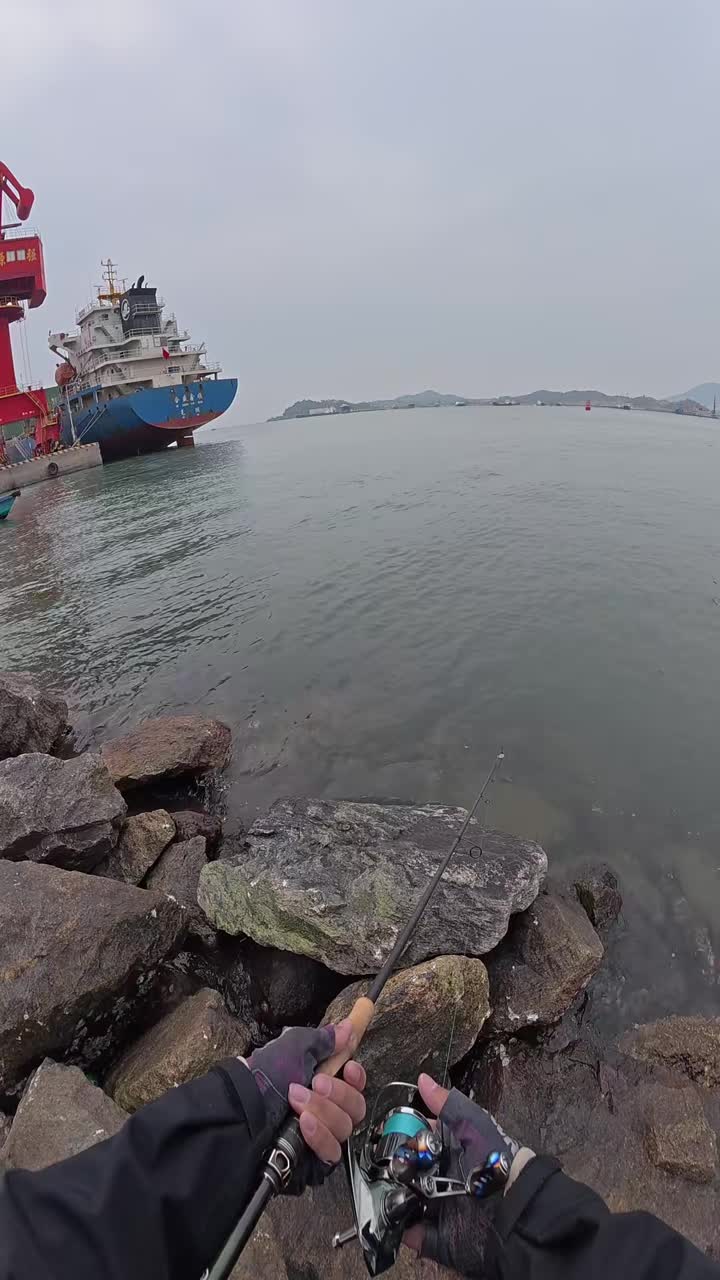 好家伙钓了个船，可以吹一辈子了！