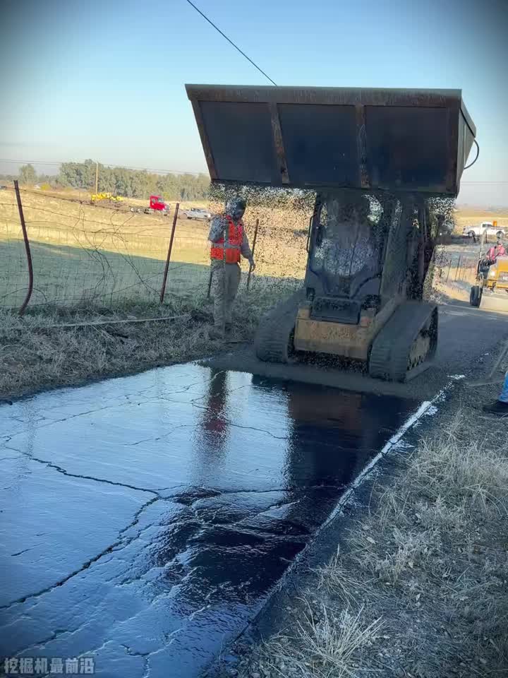 水泥路面都碎成这样了，这样搞用不久就裂了吧