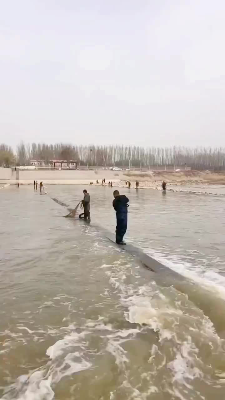 这招考验臂力与腰力啊！