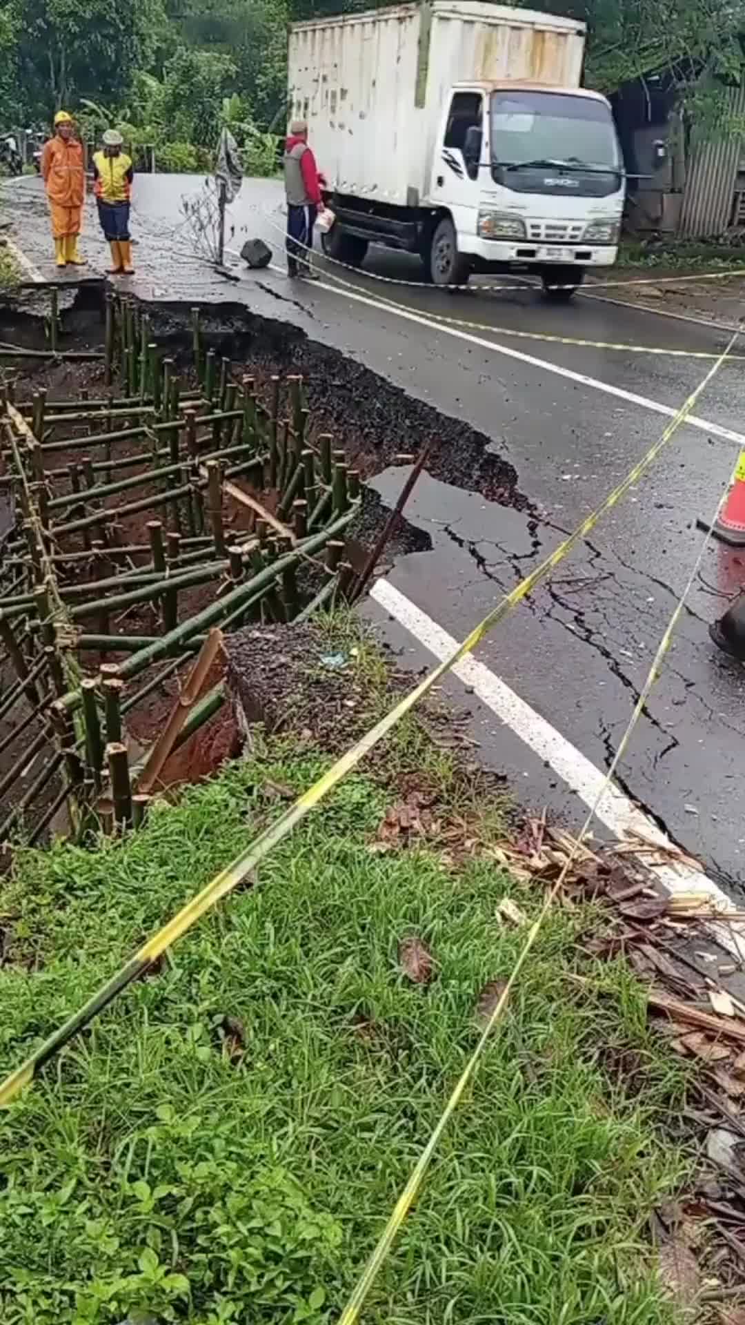 这是就地取材，紧急排险，再出具加固方案