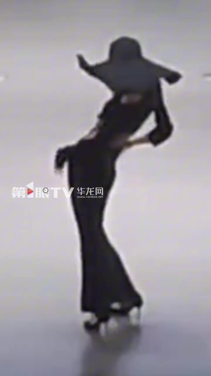 高校举办迎新晚会，学生把50块的网购服装穿出高奢感！！