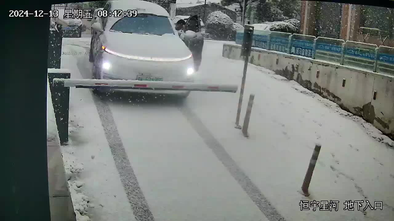 他是怎么做到反应这么慢的