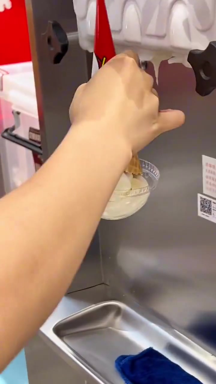 蜜雪出圣诞树款肯定能血赚