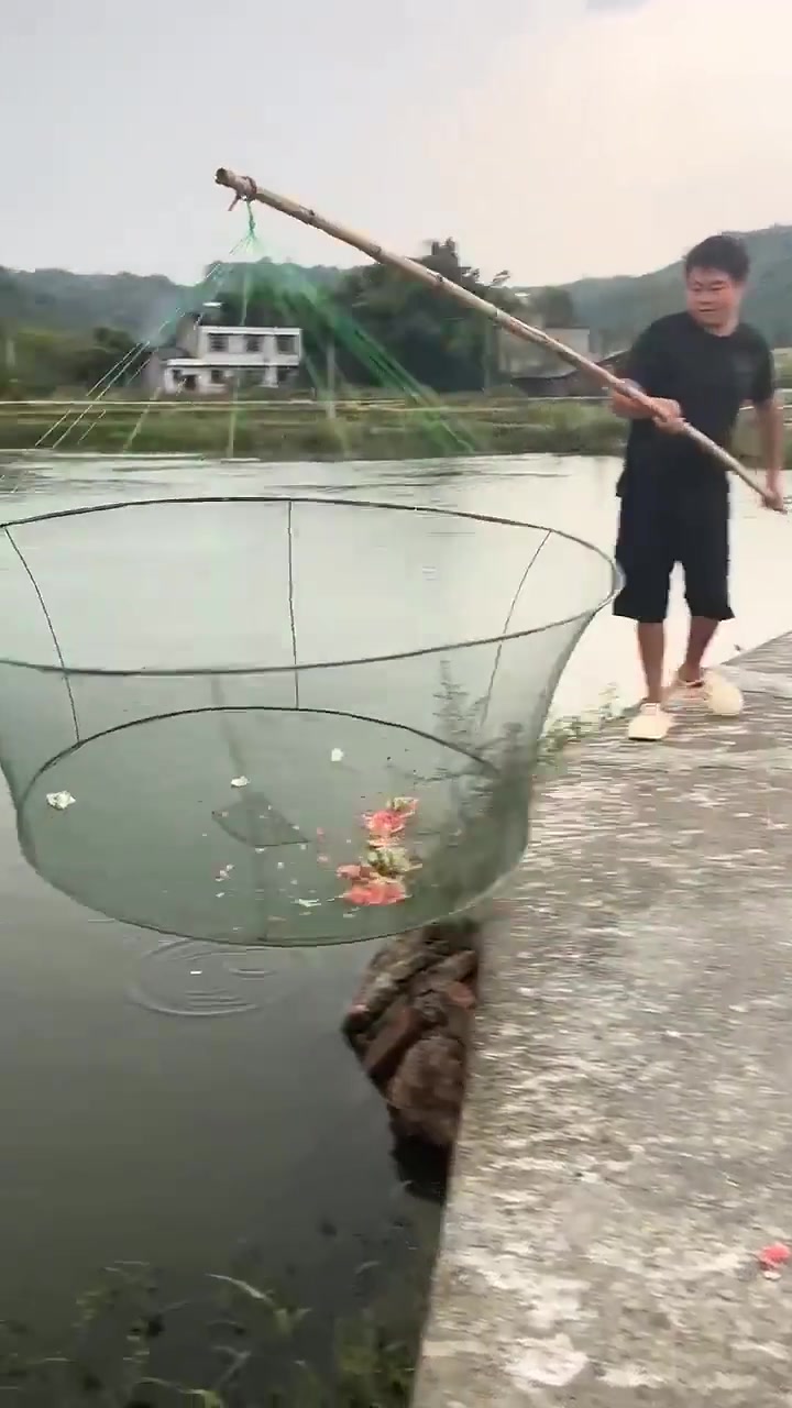 神奇钓鱼技巧：用西瓜当鱼饵有惊喜