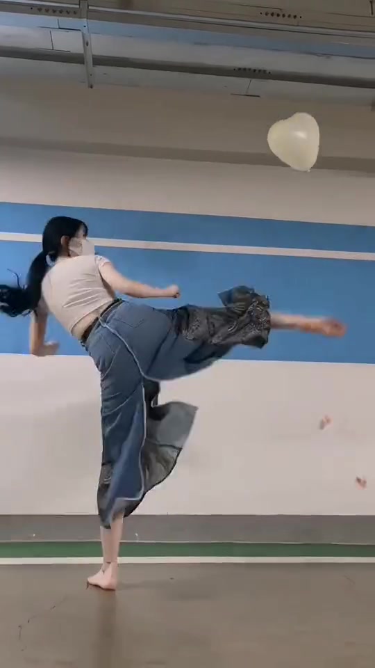 有一说一，小姐姐这踢腿有点厉害哦，可以防身吗