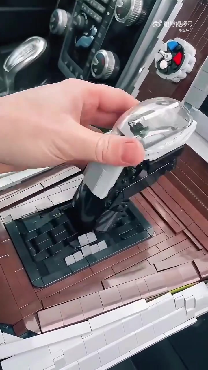 网友：做个碰撞实验吧
