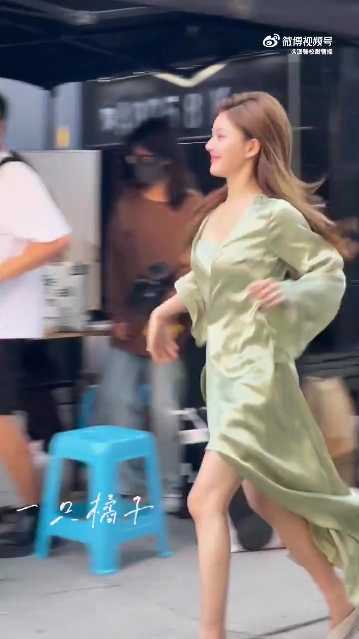 赵露思她对粉丝真的很亲切没有架子