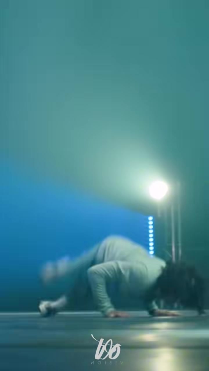 残疾小伙跳街舞，舞技超群，这一套动作太强了！