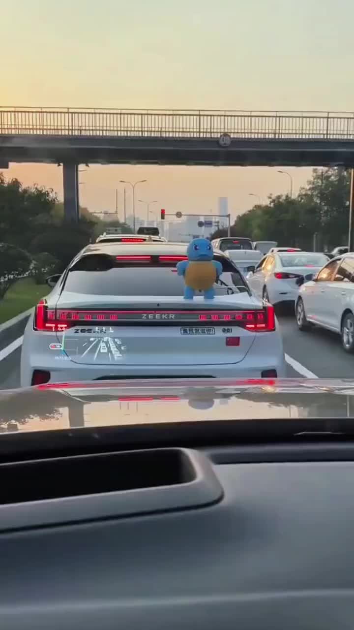 一直跟着，按喇叭，看看到底能渍多久