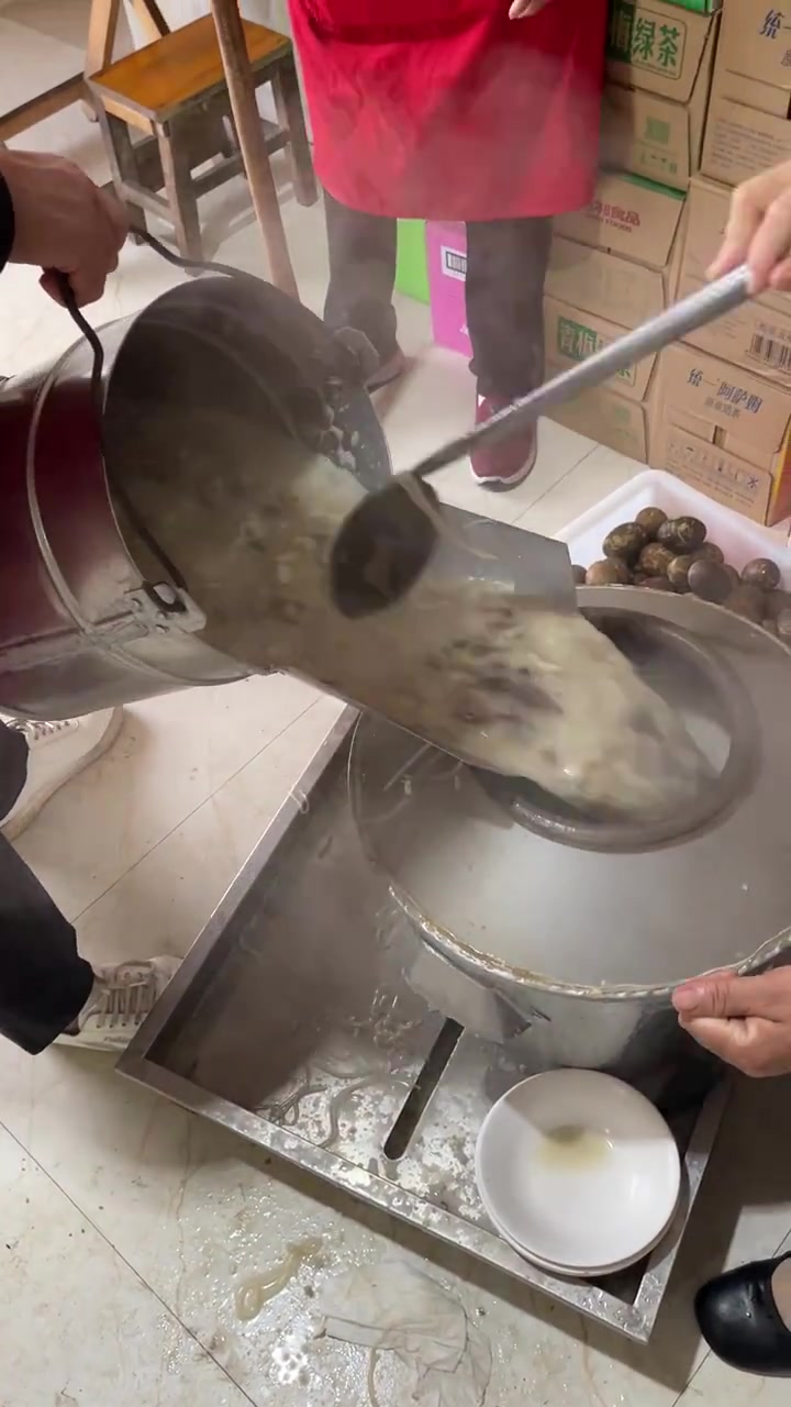 菏泽特色罐子汤，1碗6块，做好倒罐子里卖