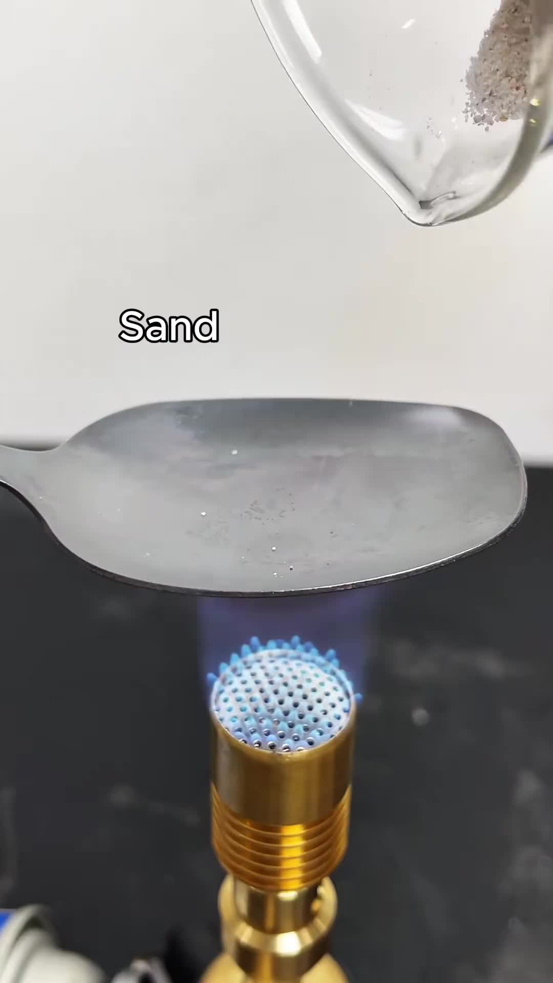 沙子对热和水有什么反应