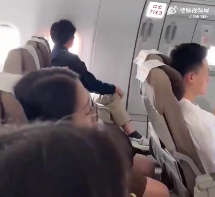 你小子是不知好歹啊空姐都不看！！！我痛心疾首啊