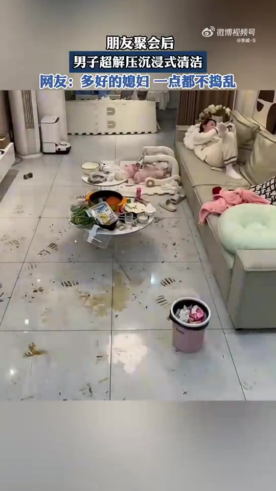 安静的妈，跳动的孩子，活跃气氛的爸