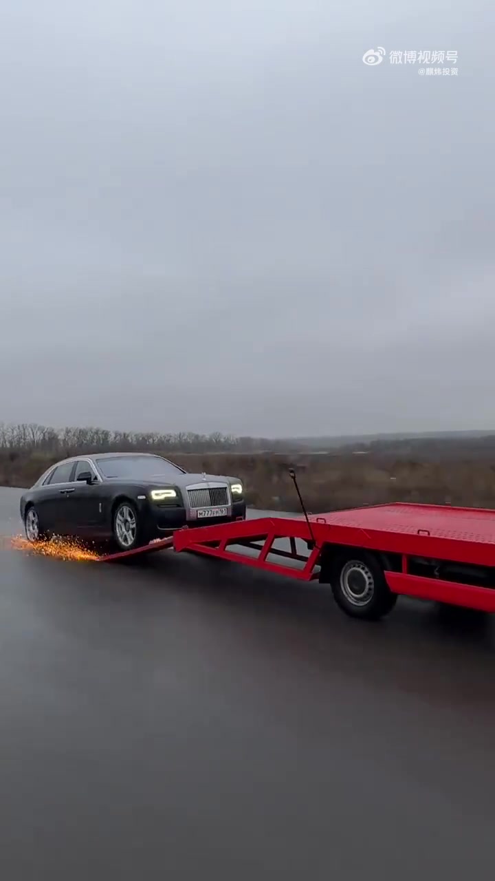国外还是会玩！劳斯莱斯高速“上”车！
