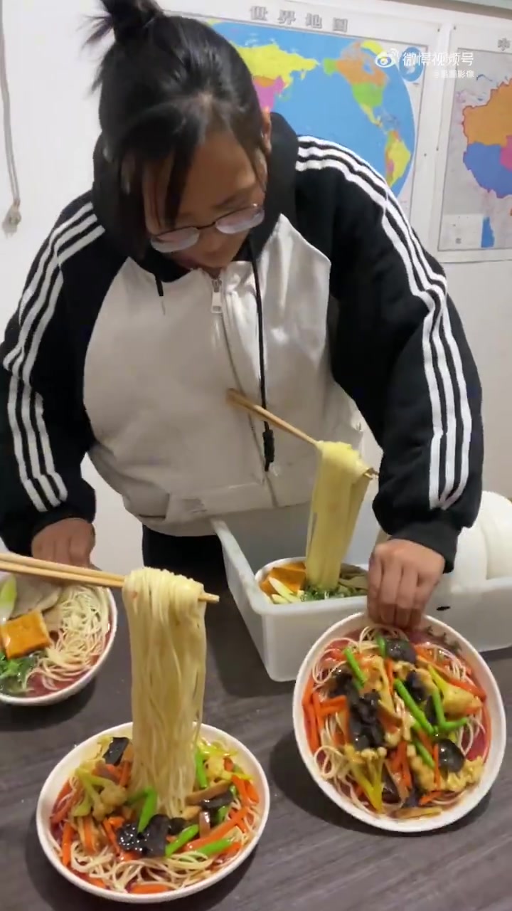 怪不得电视剧里演员都不怎么吃饭菜，合着都是道具啊！