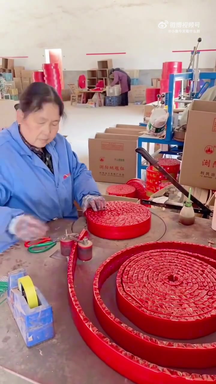 大姐是高手，这么一转几下，就搞定了一盘炮