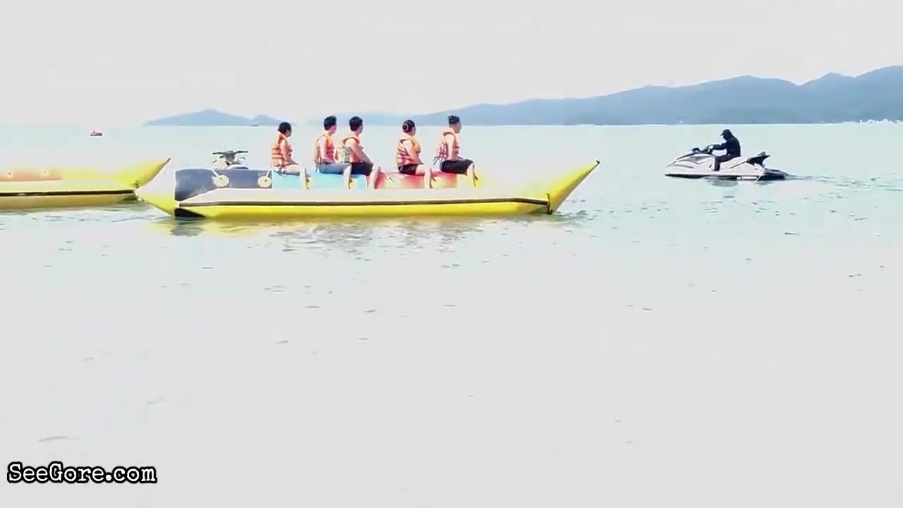 太突然了！摩托艇：我裂开了！！！